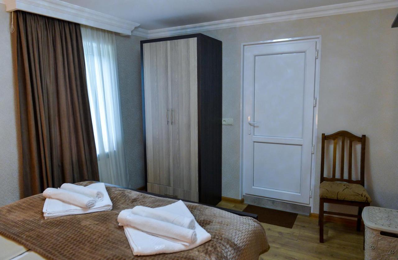 Cozy House Hotel Кутаиси Екстериор снимка