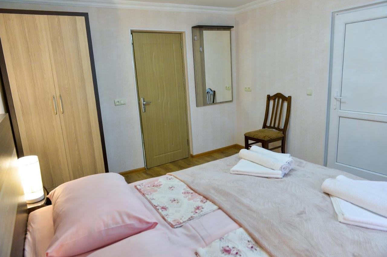 Cozy House Hotel Кутаиси Екстериор снимка